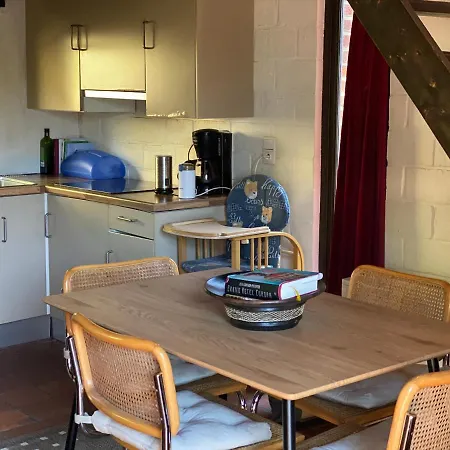 בקתה Tiny Chalet With Sunny Terrace