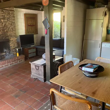 Tiny Chalet With Sunny Terrace בקתה *